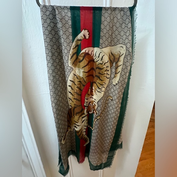 Gucci Scarf - Picture 6 of 17